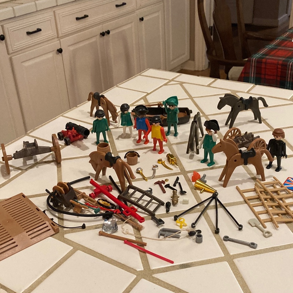Classic 80s Playmobil pirate ship figurines, accessories and spare parts.